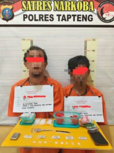 Satuan Reserse Narkoba Polres Tapanuli Tengah, Polda Sumatera Utara, menangkap dua pria dan barang bukti narkotika jenis sabu.