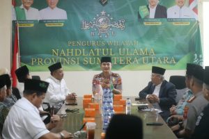 Kapolda Sumut, Irjen Pol. Sonny Irawan, S.I.K., M.H., saat berbincang dengan Ketua Pengurus Wilayah Nahdlatul Ulama (PWNU) Sumatera Utara, Dr. K.H. Marahalim Harahap, M.Hum., beserta jajaran pengurus di Kantor PWNU Sumut.