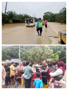 Personel mengatur lalu lintas di ruas jalan yang tergenang air dan menyalurkan bantuan kepada warga yang mengungsi.