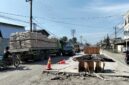 Foto :  Janji Gubernur Sumatera Utara, Bobby Afif Nasution, untuk menuntaskan perbaikan Jalan Veteran Pasar 9, Desa Manunggal, Kecamatan Labuhan Deli, Kabupaten Deliserdang, September 2026 berujung kekecewaan. Proyek infrastruktur senilai Rp 4,9 miliar tersebut kini mangkrak dan memicu kemacetan parah hingga keluhan luas dari para pengguna jalan. (BM-red).